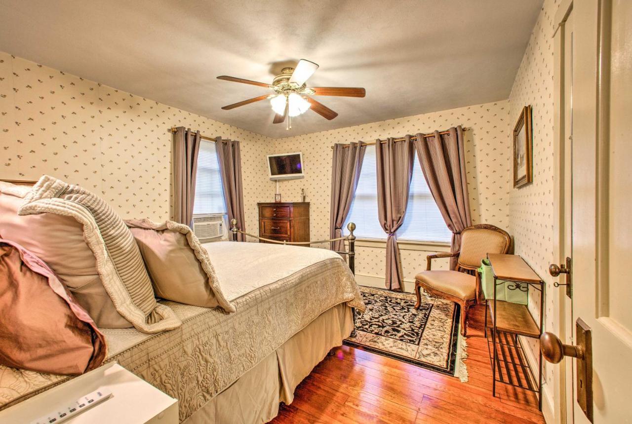 Whimsical Lancaster House With Porch Near Amish Farmヴィラ エクステリア 写真