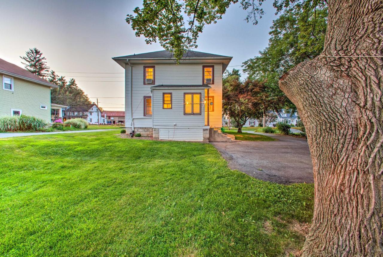 Whimsical Lancaster House With Porch Near Amish Farmヴィラ エクステリア 写真